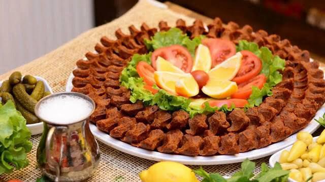 Kebap ve Aile Keyfi USTA KEBAPÇIda Sıcak Bir Akşam Yemeği Deneyimi